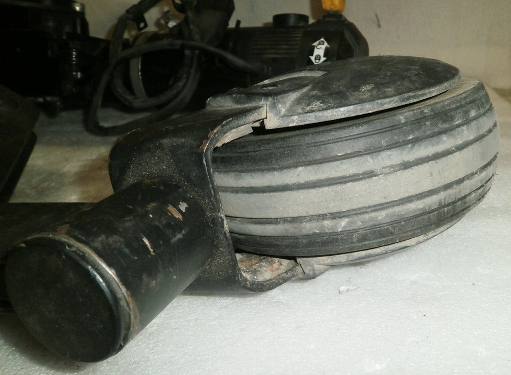 PAIR OF MOTORS QUANTUM EDGE 2.0 MOT154323-01 MOT154324-01 w/CASTER & SUSPENSION