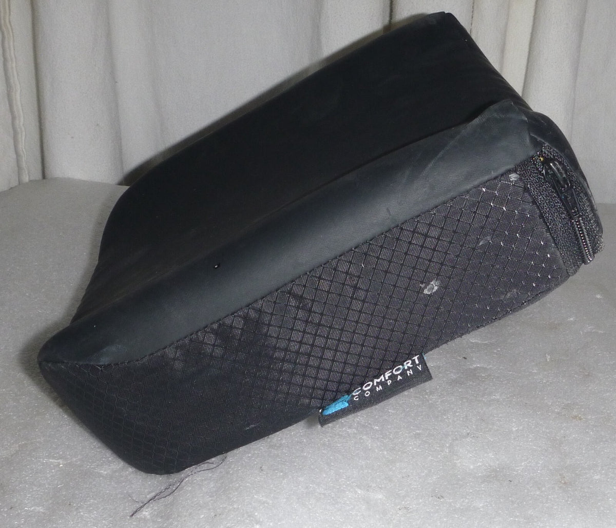 Comfort Company Swing-away cushion AMPTQR910 W/ COVER GOOD CONDITION 9"X 10"
