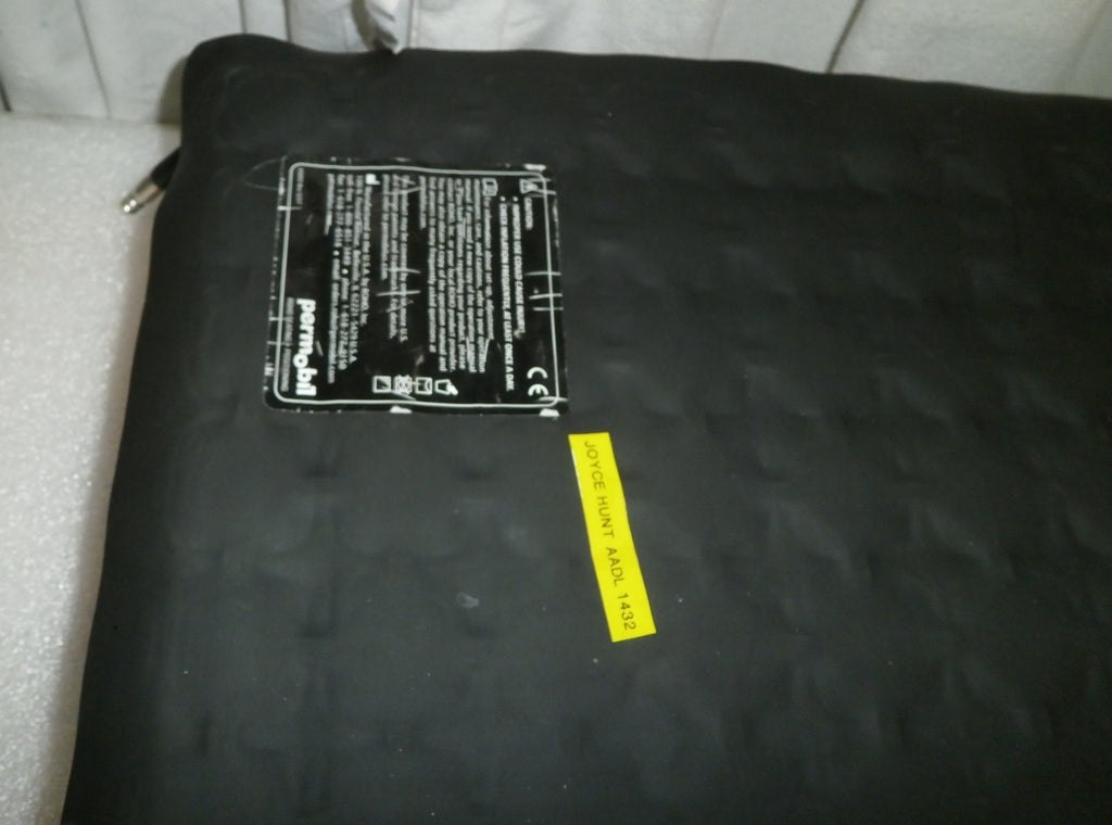 ROHO WHEELCHAIR CUSHION 18.25 X 18.25 X 4.25 INCH WITH NO COVER NO PUMP 1R1010H