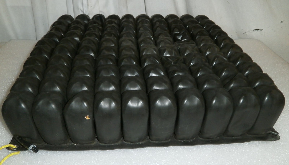 ROHO WHEELCHAIR CUSHION 18.25 X 18.25 X 4.25 INCH WITH NO COVER NO PUMP 1R1010H