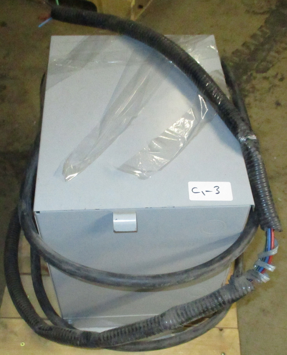 HAMMOND THREE PHASE 230 VAC 208 VAC 15 KVA TRANSFORMER KR15 USED GOOD CONDITION