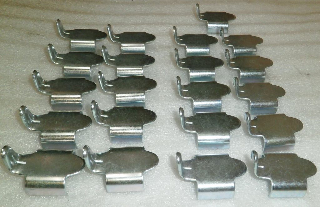 Lot of 21 pcs Camoplast Guide Track Clip 012-0106