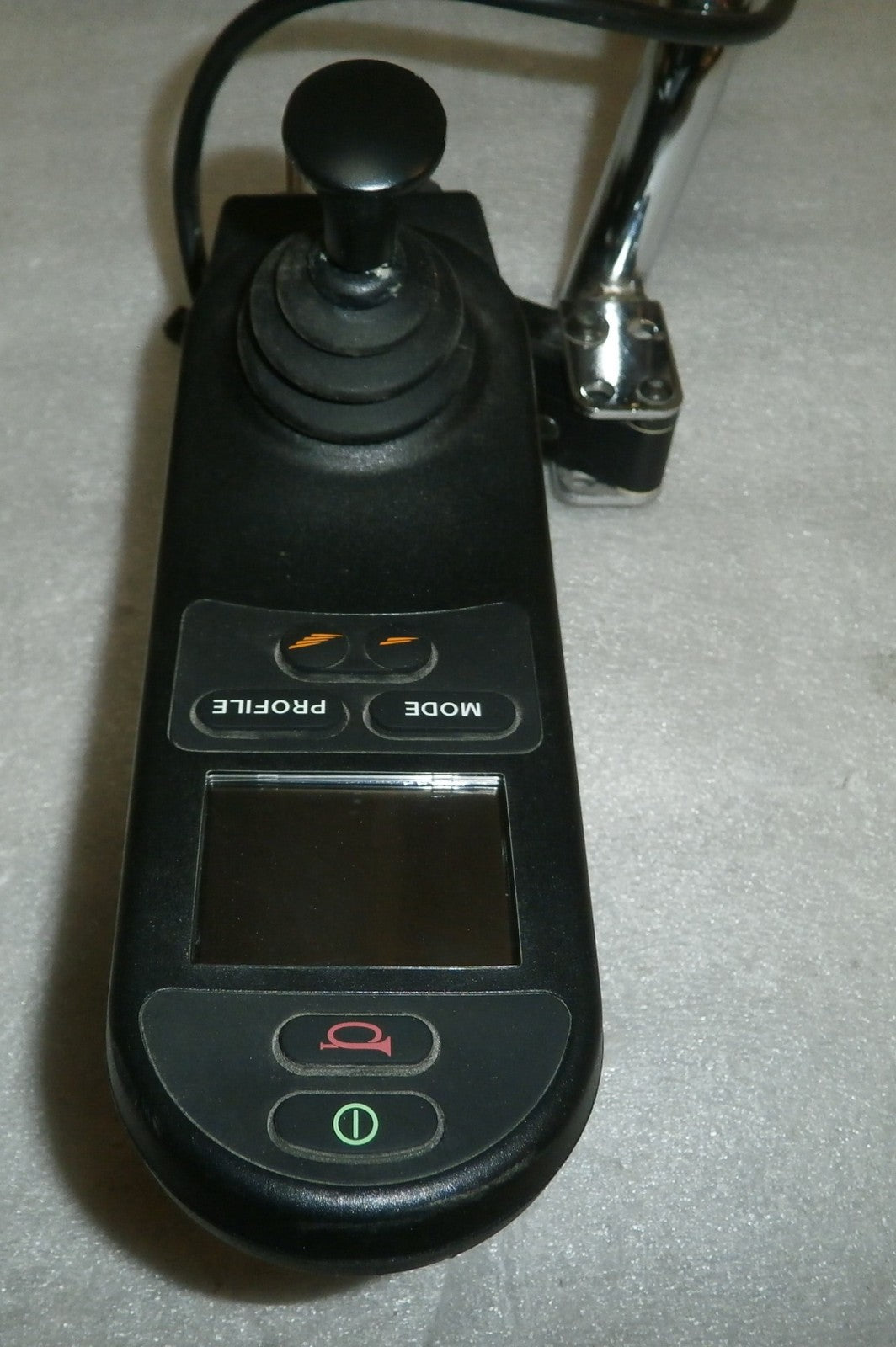 PERMOBIL R-NET JOYSTICK D51624-02 WITH SCREEN AND SWING AWAY ARMREST GOOD C