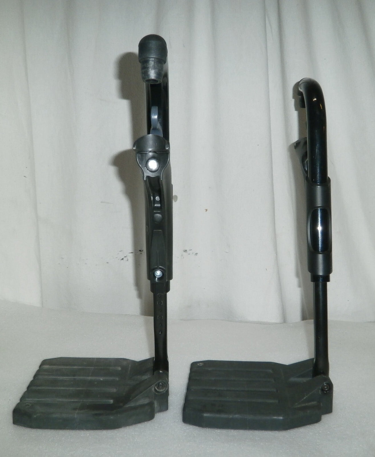 Pair of Invacare Action Leg rest for Wheelchair Very Good Condition