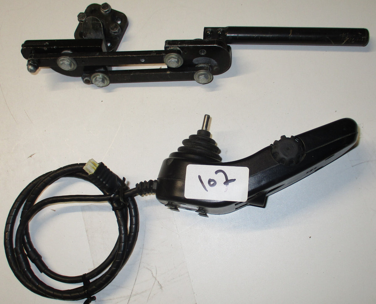 QUANTUM JOYSTICK CTLDC1467 MODEL 1751-0009 WITH ARM WITH CABLES