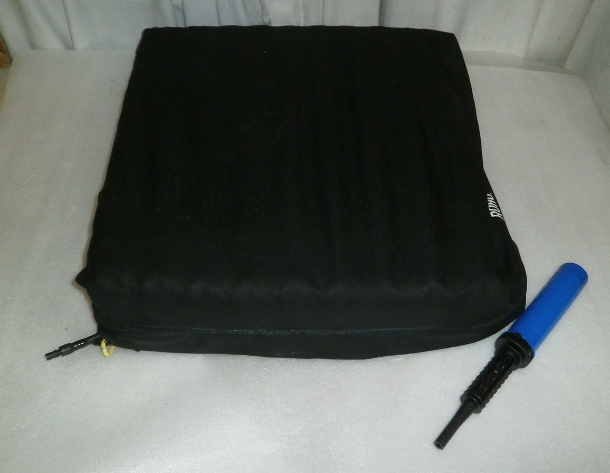 ROHO 20X16.5X4.25 WHEELCHAIR CUSHION GOOD CONDITION WITH COVER AND PUMP