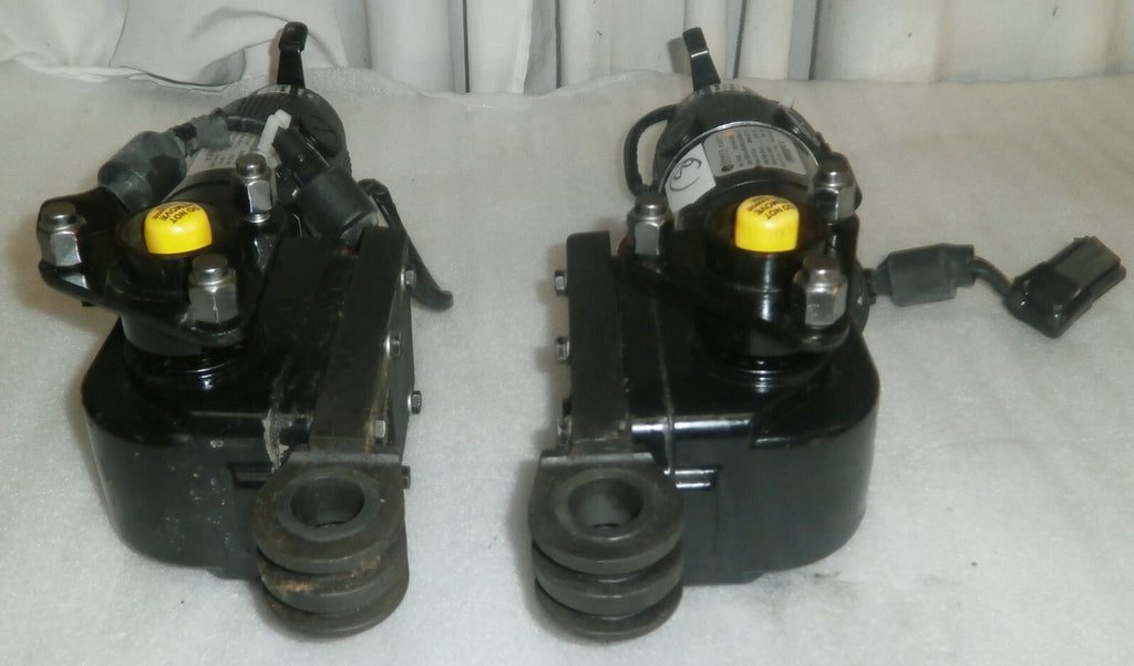 Quickie QM-710 Wheelchair Set 2 L/R Motors 107247 & 107248 w/ Bolts & Shocks