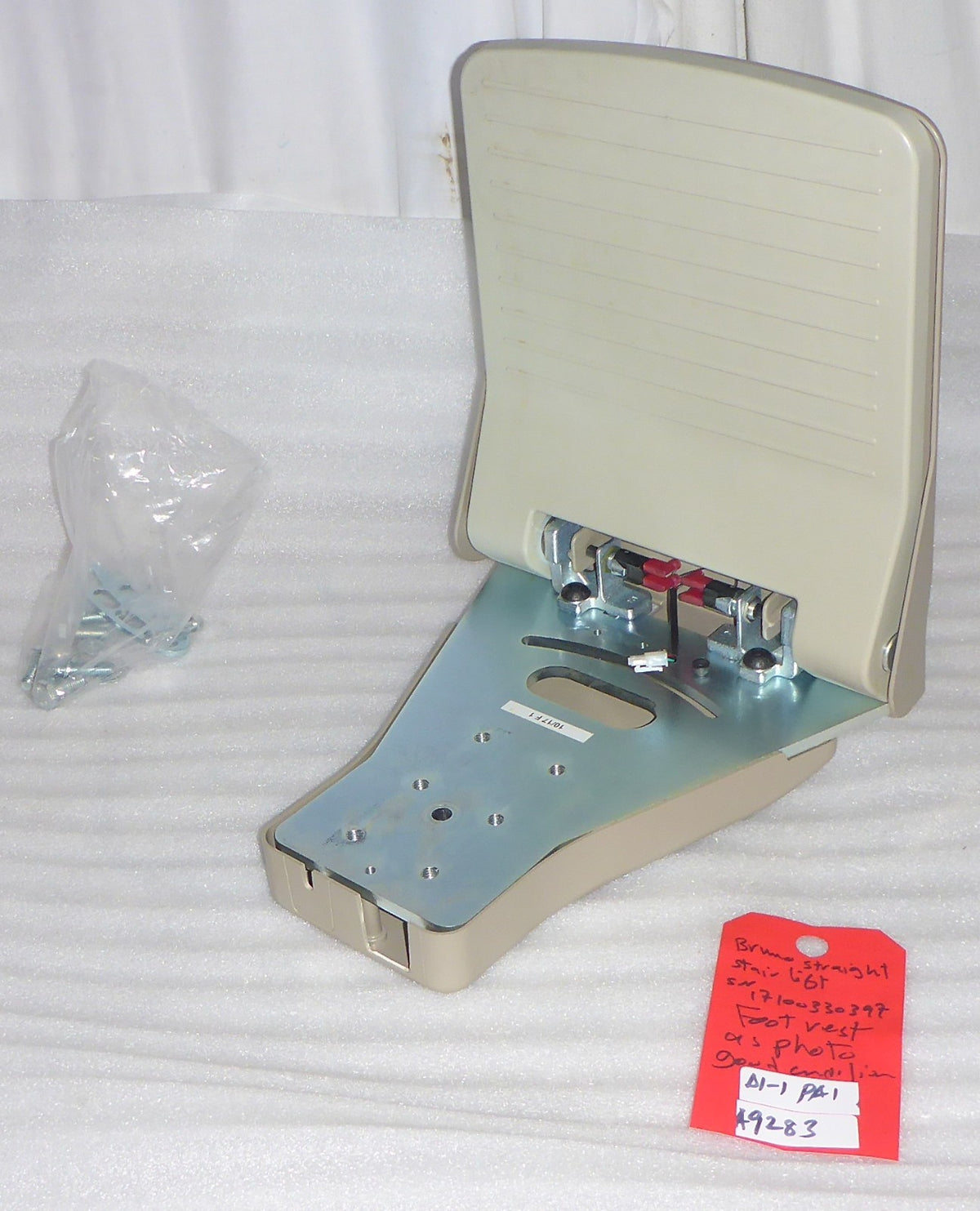 2017 BRUNO STRAIGHT STAIR LIFT 17100330397 FOOTREST USED GOOD CONDITION