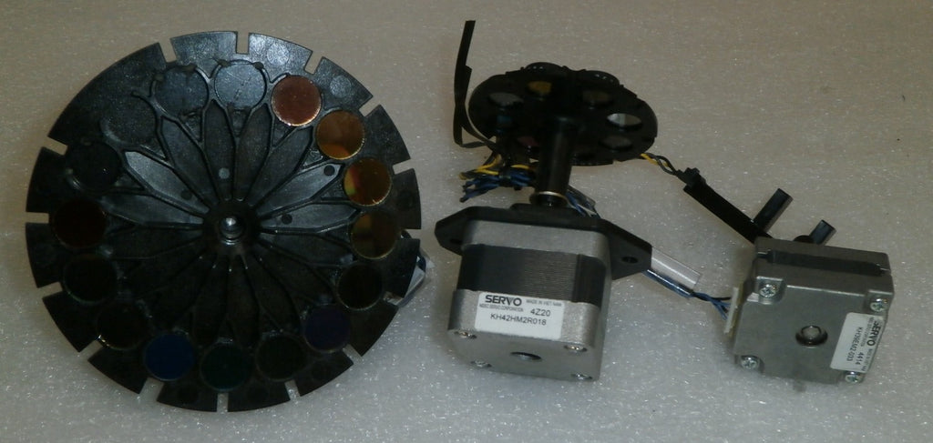 QUANTITY OF 2 SERVO MOTORS KH42HM2R018 AND SERVO KH39M2 GOOD CONDITION AND PARTS