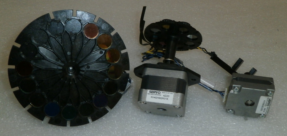 QUANTITY OF 2 SERVO MOTORS KH42HM2R018 AND SERVO KH39M2 GOOD CONDITION AND PARTS