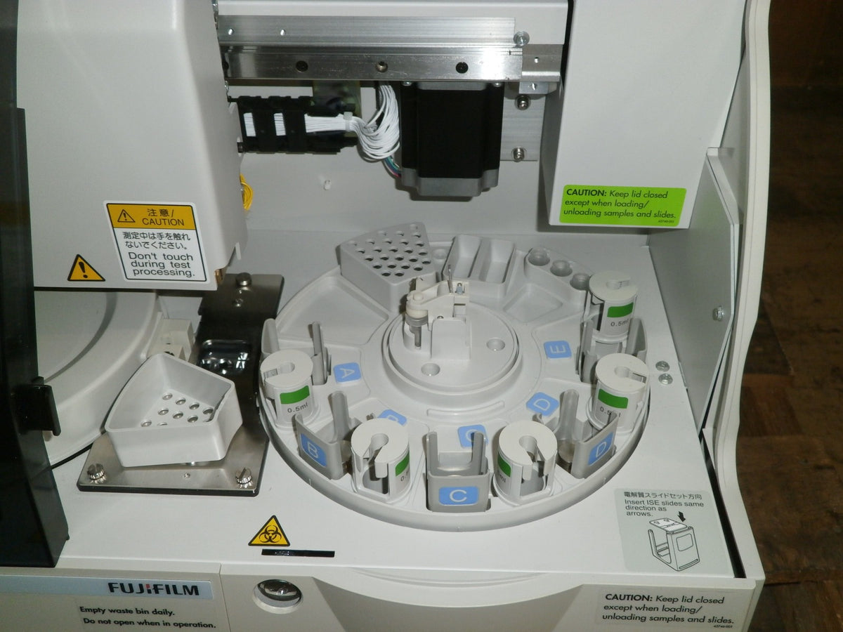 Fujifilm HESKA DRI-CHEM 7000 7000iv Chemistry Analyzer – Powers On