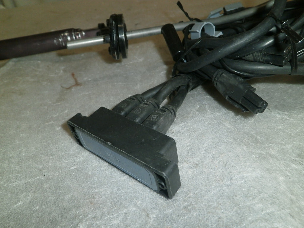 INVACARE TDX-SP2 JOYSTICK DLX-REM500-A WITH FRAME AND CONNECTORS GOOD CONDTION