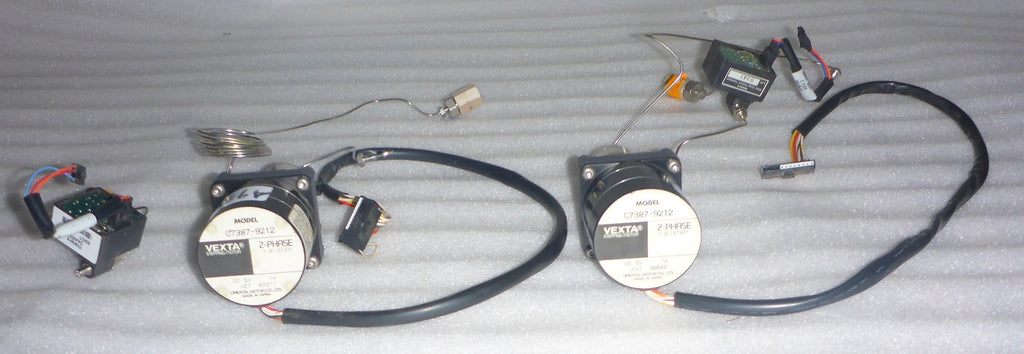 2 OF WATERS 717 AUTO SAMPLER VEXTA MOTORS C7387-9212 WITH INJECTION VALVES