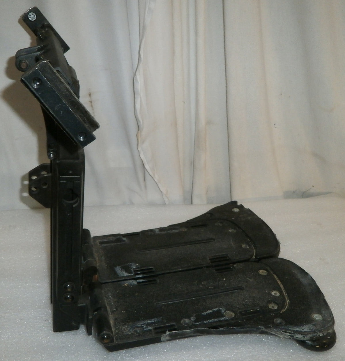 QUANTUM Q6 EDGE WHEELCHAIR FOOTREST USED FAIR CONDITION