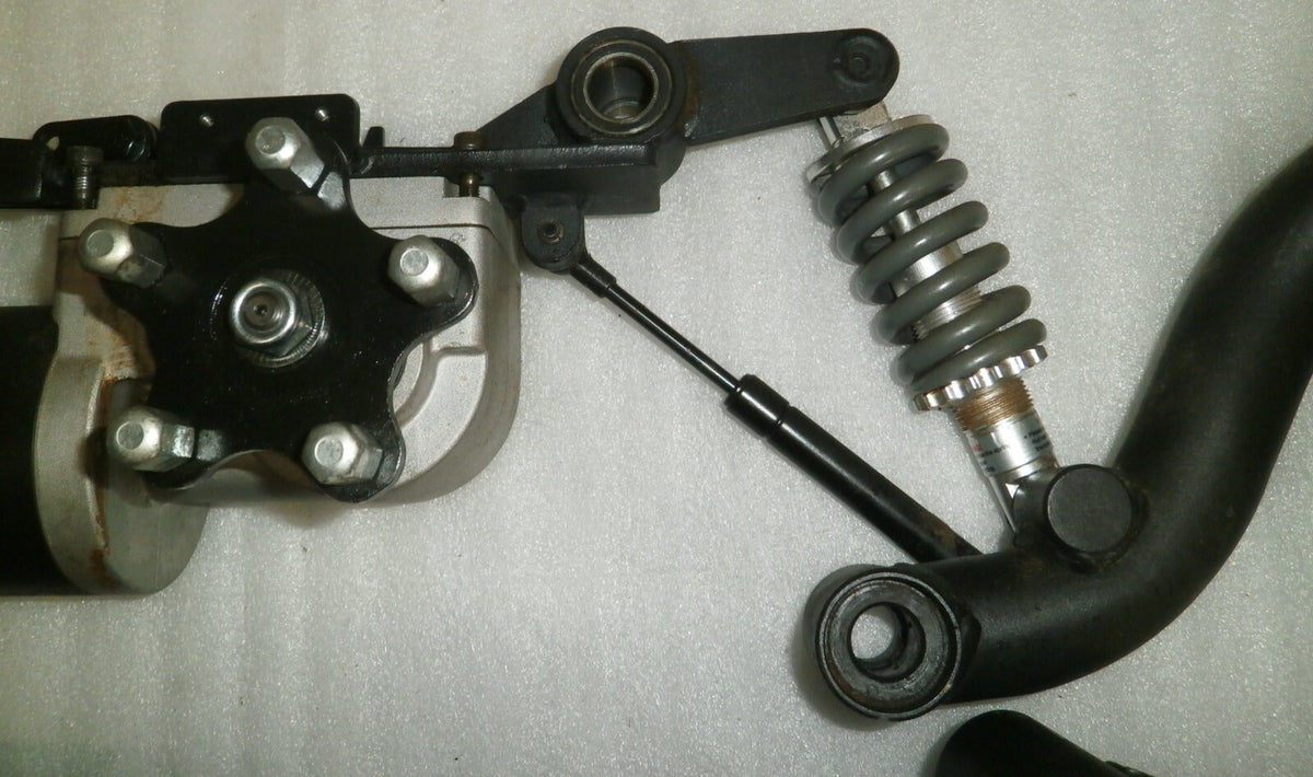 SET OF QUANTUM 2016 Q6 EDGE PAIR OF MOTOR PRODUCT #49860171504, SHOCKS, CASTERS