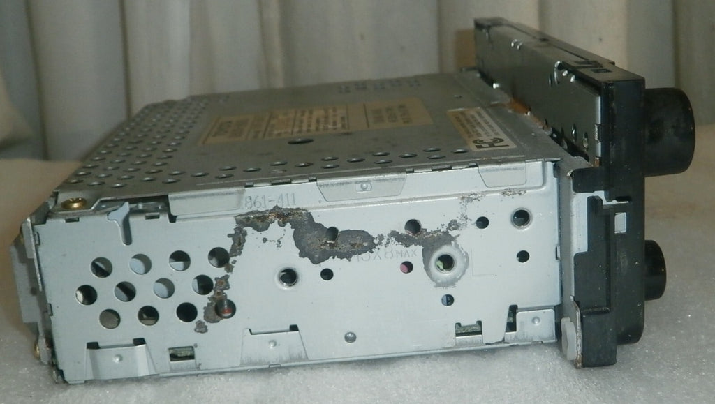 TOYOTA RADIO STEREO FM 08600-00930 CD PLAYER OEM USED VERY GOOD CONDITION