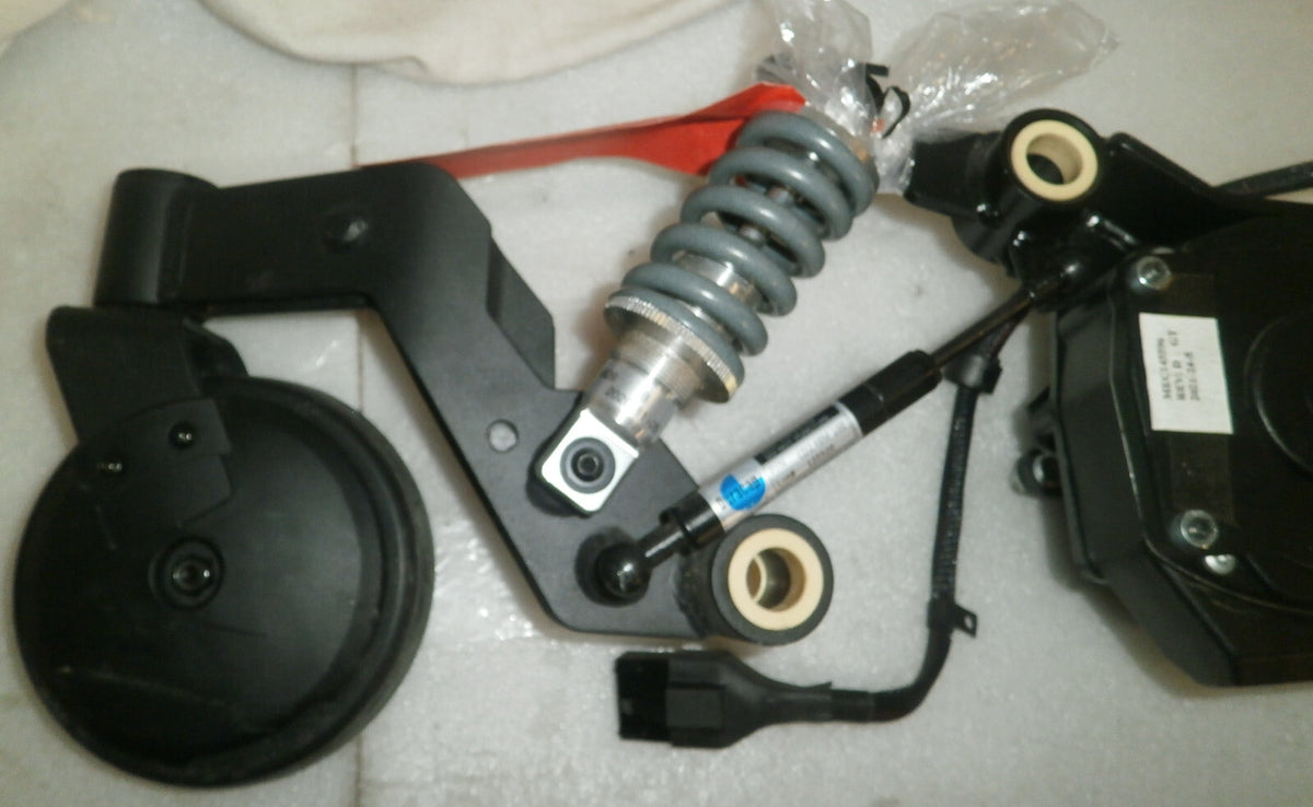 TWO QUANTUM EDGE 2.0 -2021 MOTORS MOT1810170-01 AND MOT1810171-01 WITH CASTERS