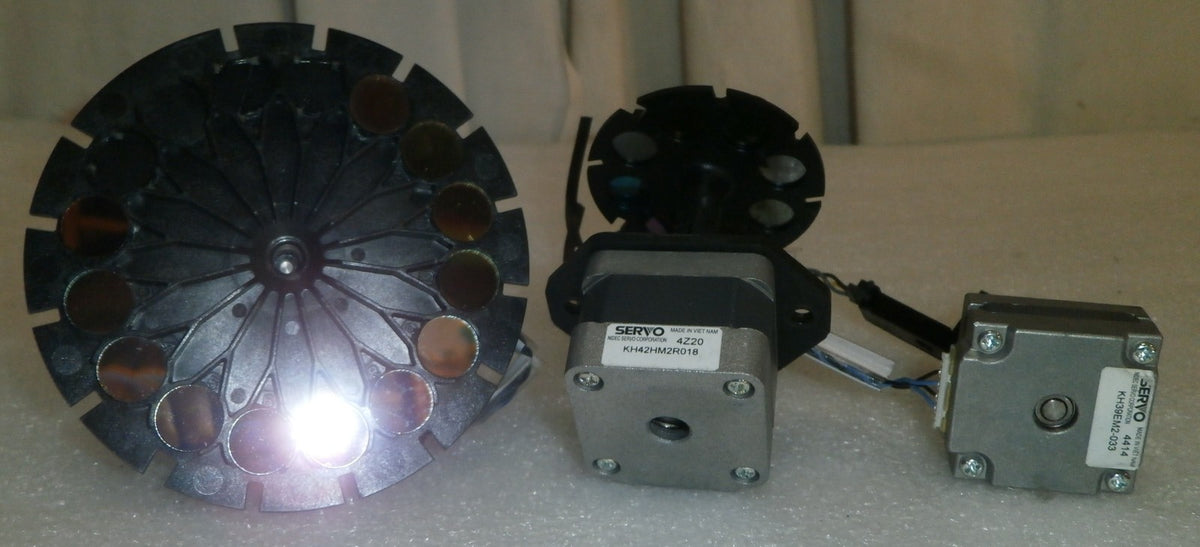 QUANTITY OF 2 SERVO MOTORS KH42HM2R018 AND SERVO KH39M2 GOOD CONDITION AND PARTS