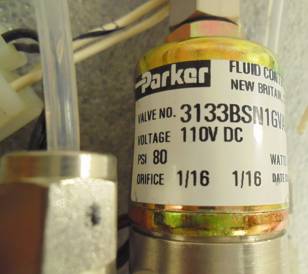 3 WAY PARKER GENERAL PURPOSE SOLENOID VALVE ONE 2490-C3-0231 12V AND 5 249014-0