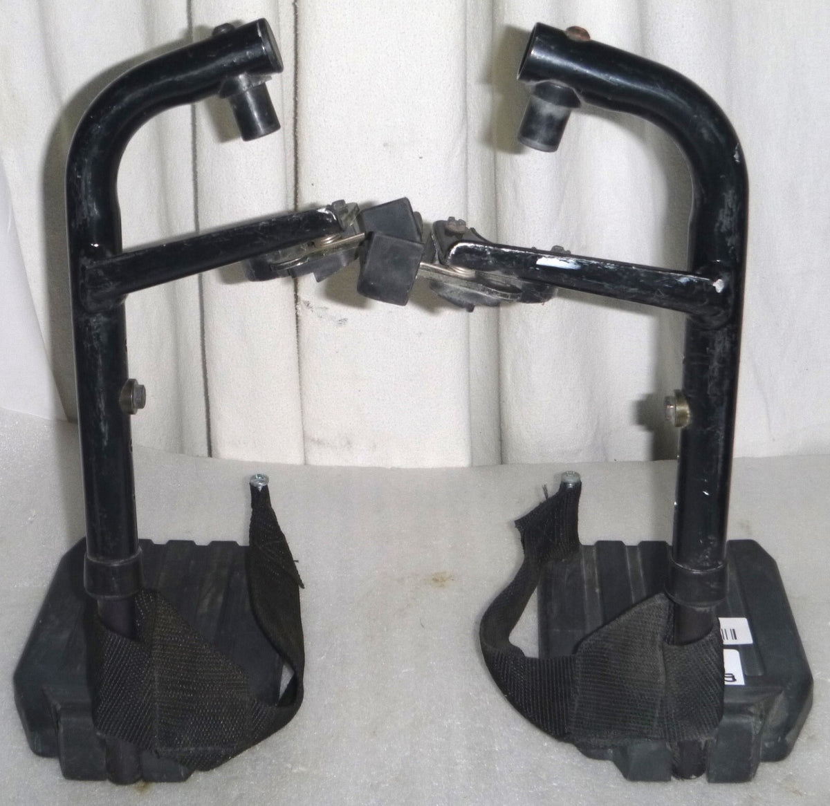 SET OF WHEELCHAIR FOOT REST GOOD CONDITION WITH MOUNT PLATES DIMENSION AS PHOTO
