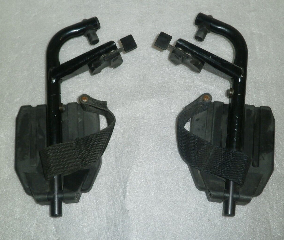 SET OF WHEELCHAIR FOOT REST GOOD CONDITION WITH MOUNT PLATES DIMENSION AS PHOTO