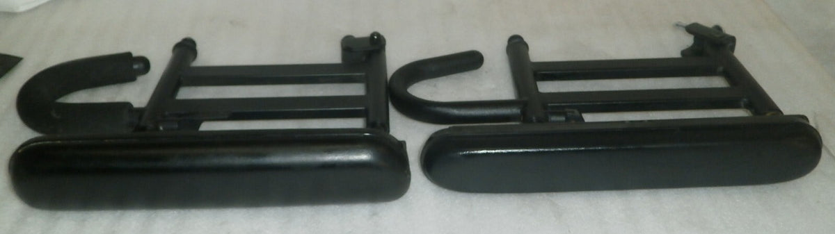 PAIR OF WHEELCHAIR ARM REST LEFT AND RIGHT WITH MOUNTS FOR QUICKIE QM-710