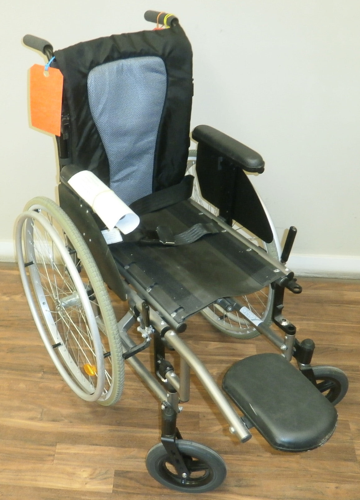 15" TiLite sx light weight folding, 18" depth (only 1 foot rest)