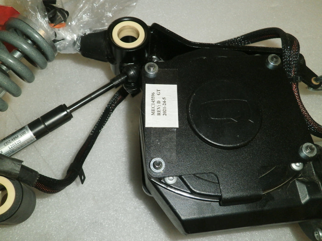 TWO QUANTUM EDGE 2.0 -2021 MOTORS MOT1810170-01 AND MOT1810171-01 WITH CASTERS