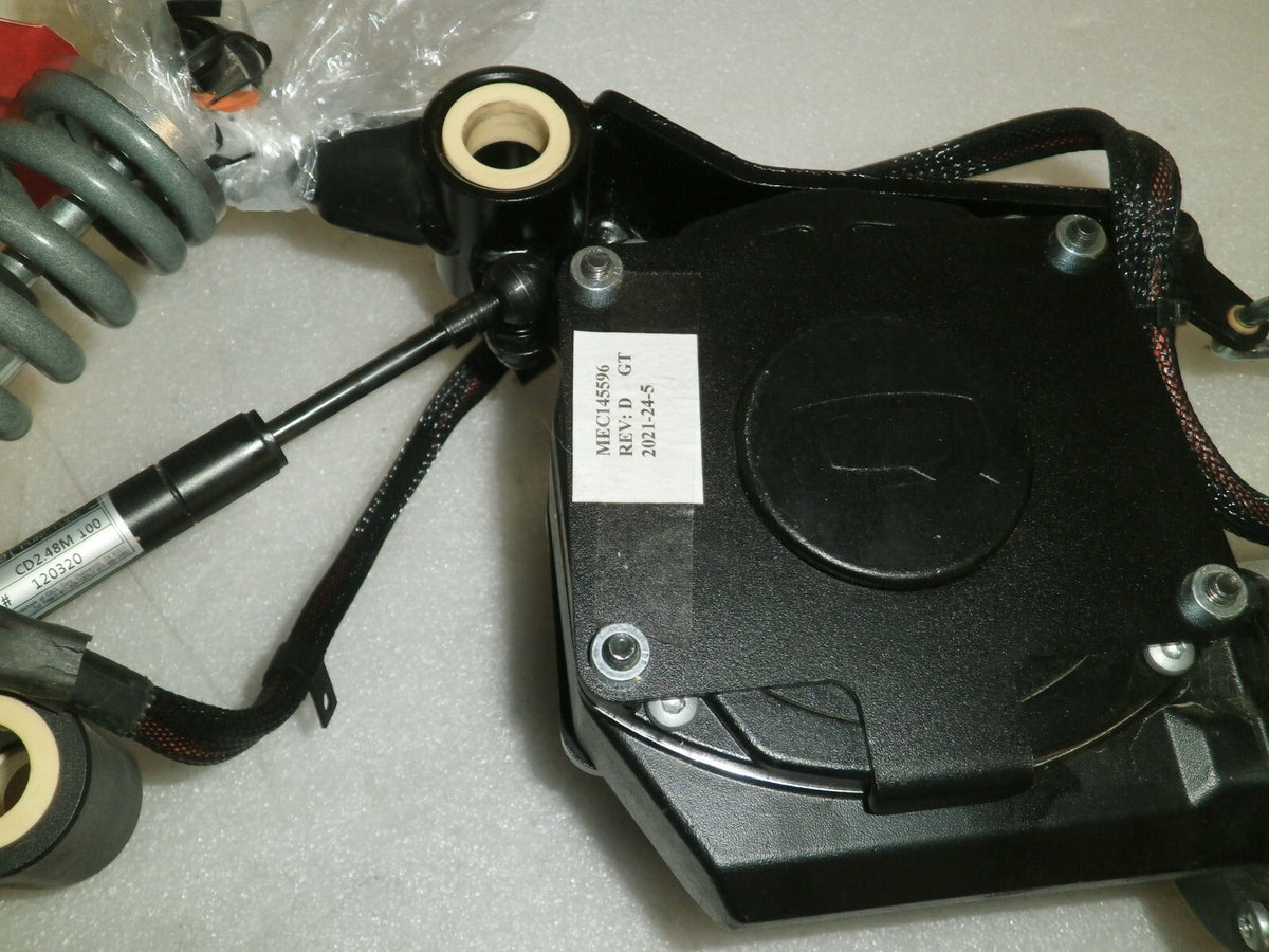 TWO QUANTUM EDGE 2.0 -2021 MOTORS MOT1810170-01 AND MOT1810171-01 WITH CASTERS