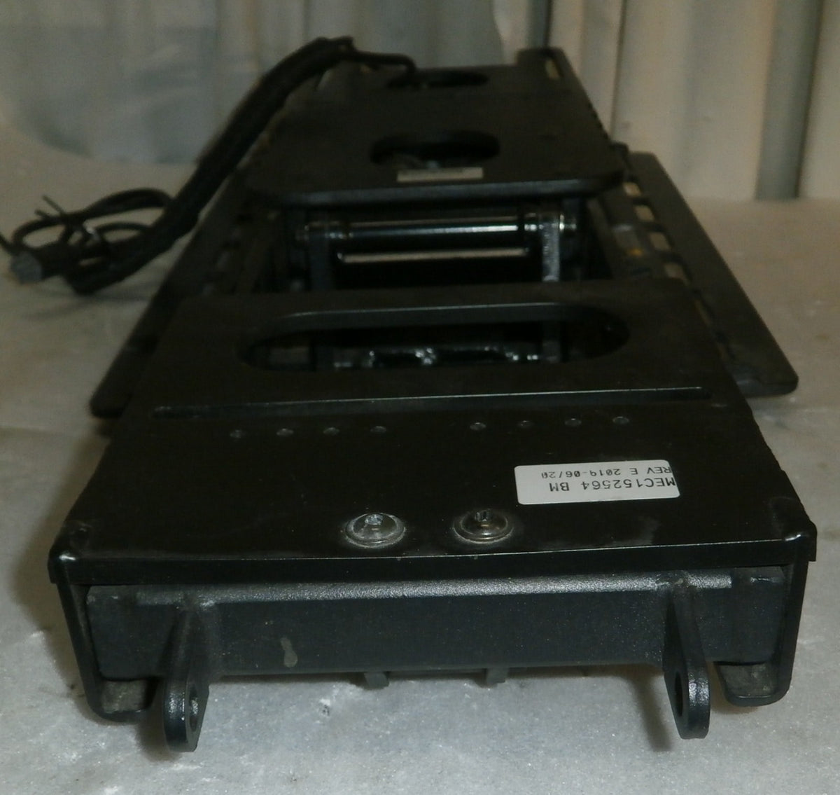 QUANTUM Q6 EDGE HD TILT BASE WITH ACTUATOR AND BOLTS AS PHOTO