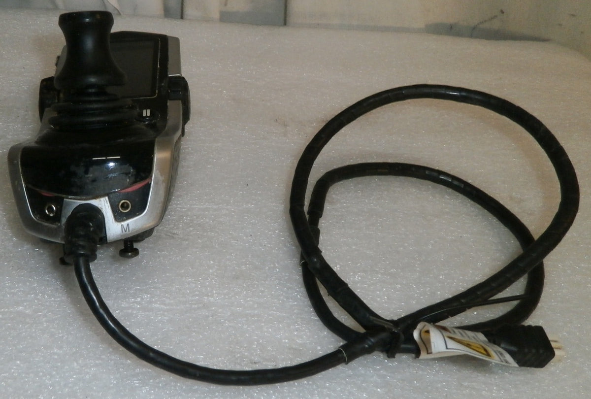 QUANTUM CTLDC1472 CONTROL AND JOYSTICK WITH SWING AWAY ARM USED AS PHOTO