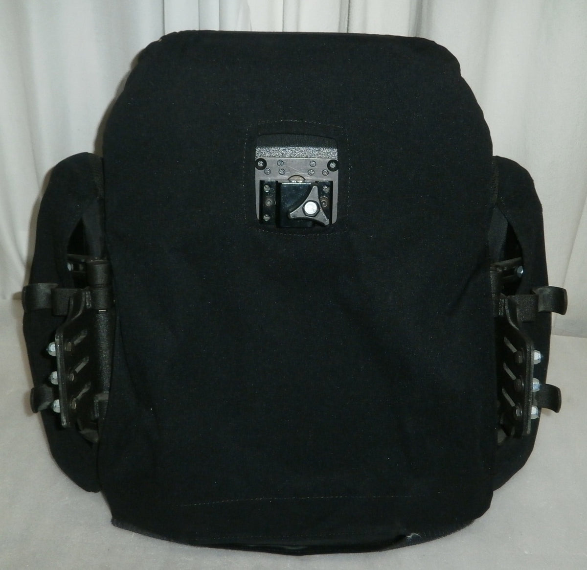 JAY INCOMPASS BACK 20X18 INCH WITH ACCESSORY AS PHOTO GOOD CONDITION