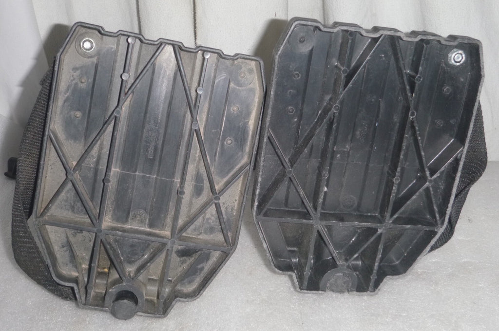 SET OF WHEELCHAIR FOOT REST GOOD CONDITION WITH MOUNT PLATES DIMENSION AS PHOTO
