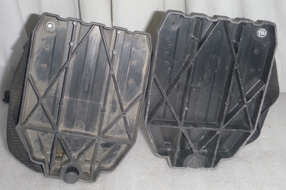 SET OF WHEELCHAIR FOOT REST GOOD CONDITION WITH MOUNT PLATES DIMENSION AS PHOTO