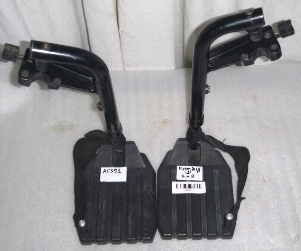 SET OF WHEELCHAIR FOOT REST GOOD CONDITION WITH MOUNT PLATES DIMENSION AS PHOTO