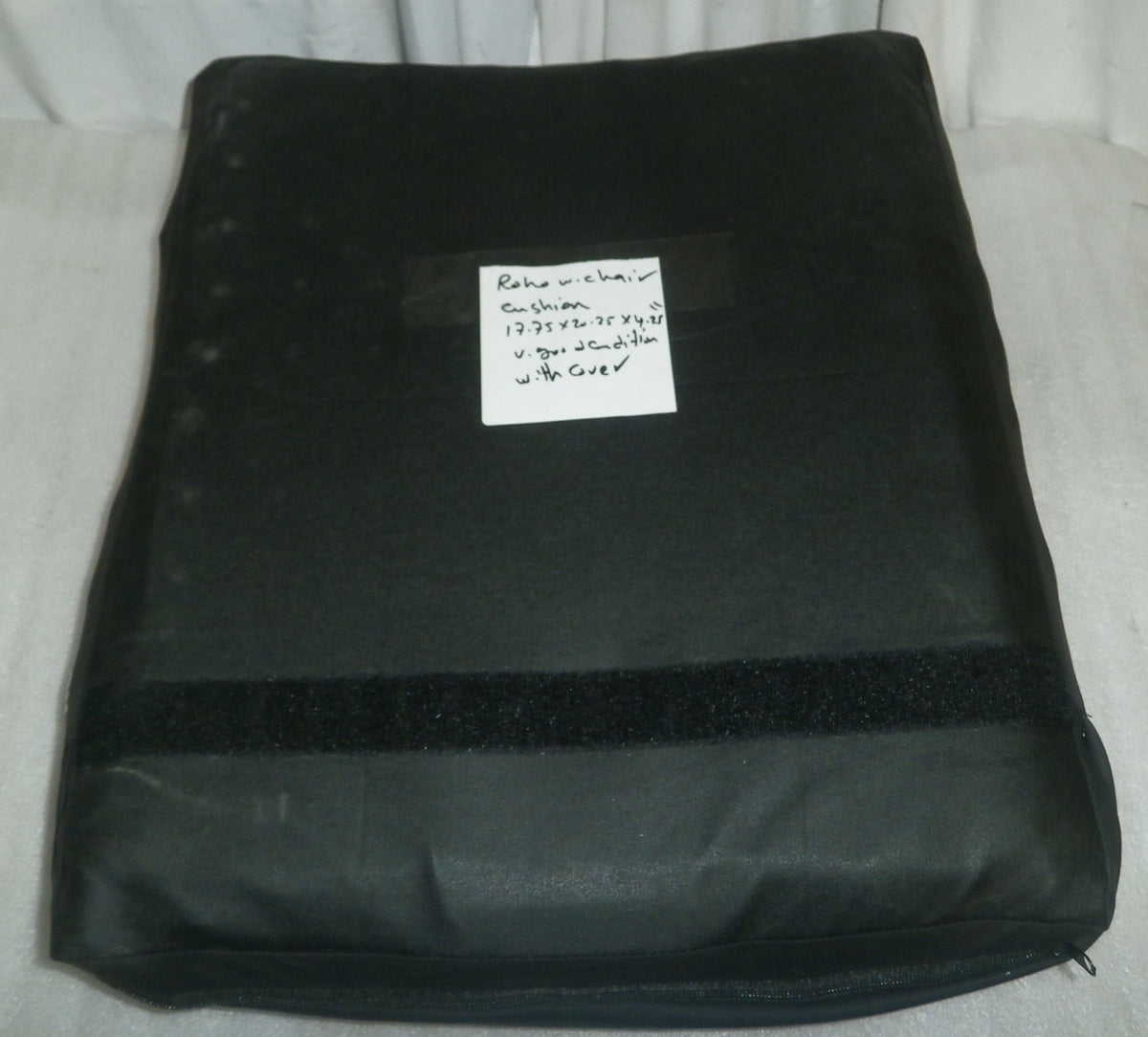 ROHO CUSHION 17.75X 20.25 X 4.25" W/ COVER VERY GOOD CONDITION