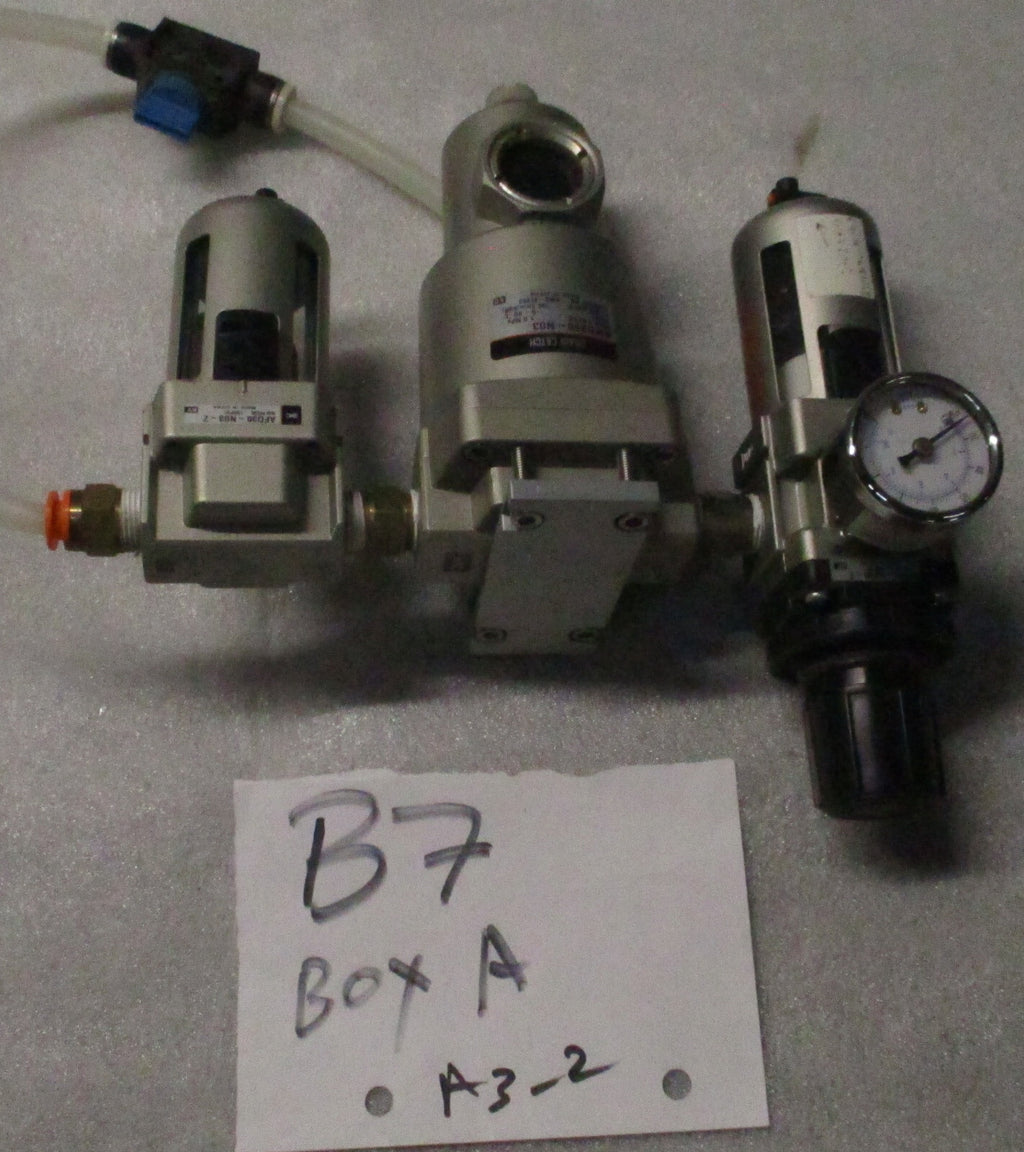 SMC DRAIN CATCH AFD30-N03-Z AND FILTER REGULATOR MODULAR AW30-N03H-Z