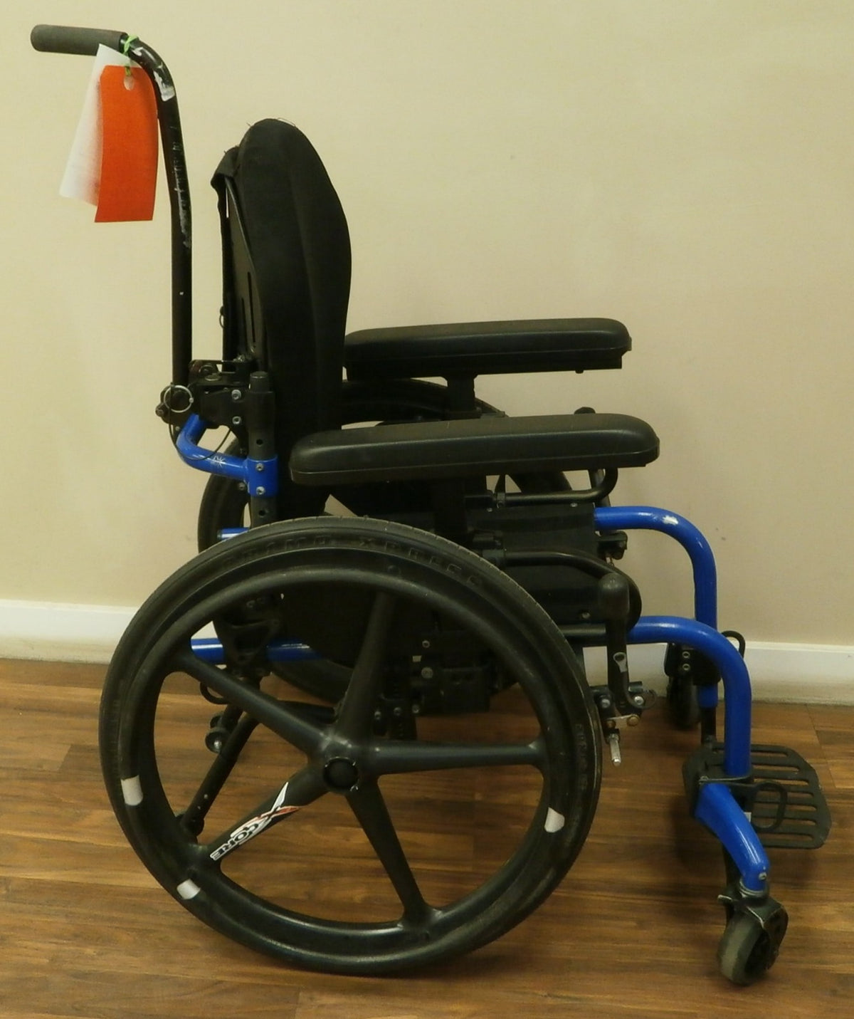 KI MOBILITY CLICK WHEELCHAIR w/ SEAT WIDTH 12" AND SEAT DEPTH 12" GOOD