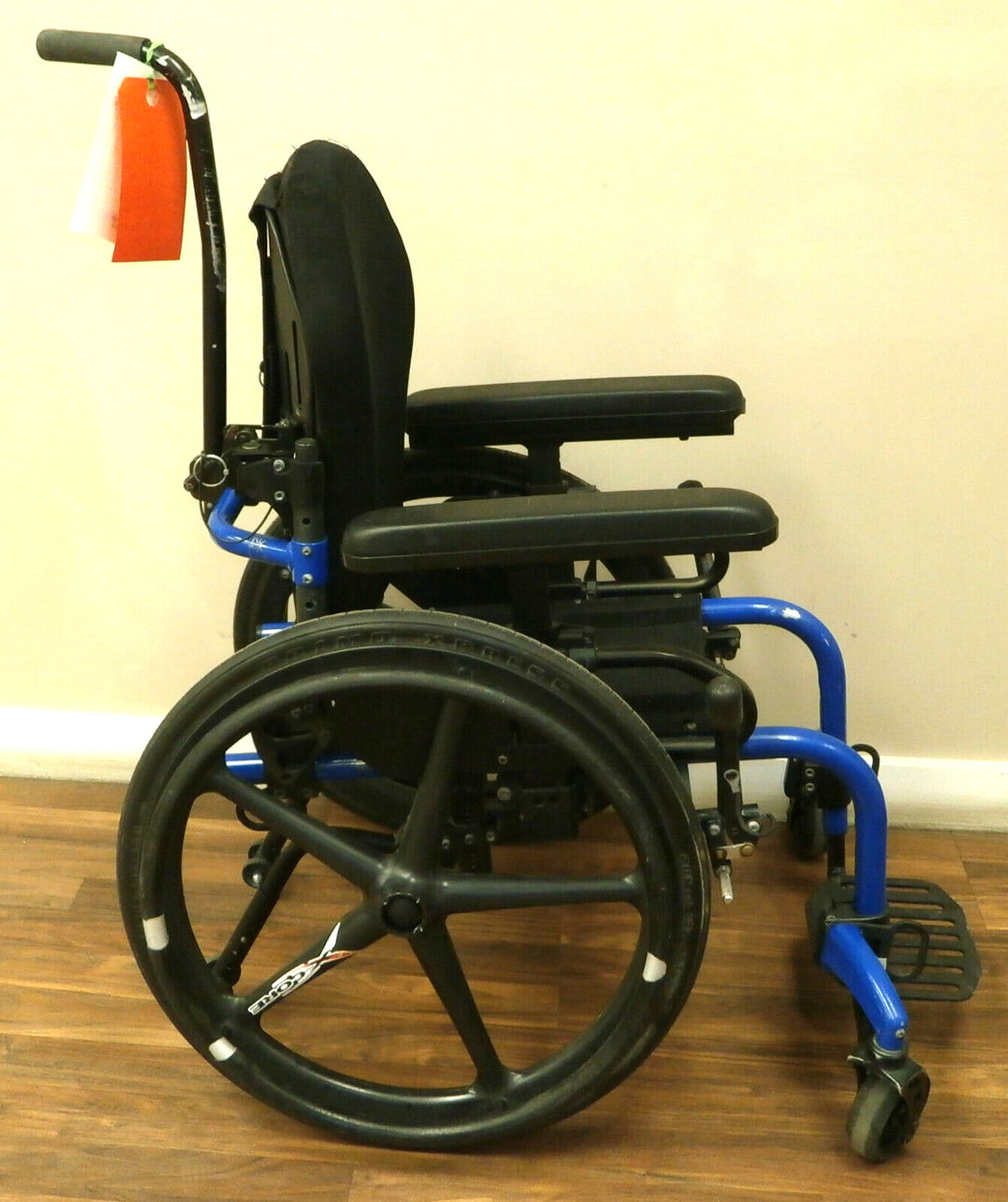 KI MOBILITY CLIK CHILD SIZE GOOD CONDITION 12 INCH SEAT WIDTH FAIR