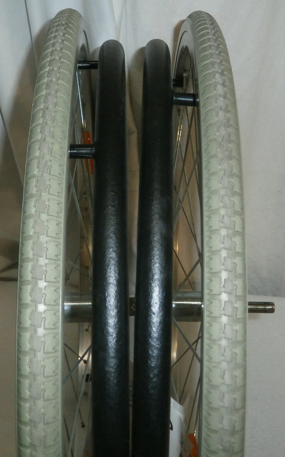 LOT OF 2 BREEZY RUBIX 2 WHEELS 23" SOLID VERY GOOD CONDITION