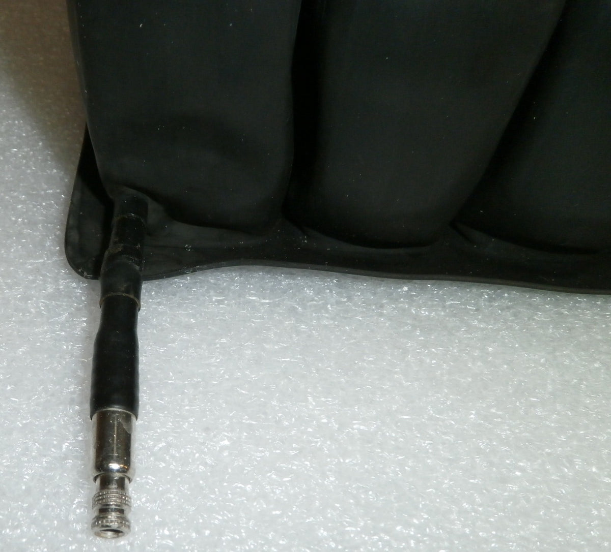 ROHO WHEELCHAIR CUSHION 18.25 X 18.25 X 4.25 INCH WITH NO COVER NO PUMP 1R1010H
