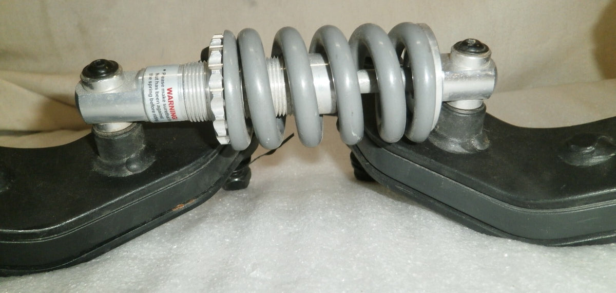 SET OF 2 QUANTUM EDGE 2.0 2018 CASTERS WITH FRAME AND ABSORBER GOOD AS PICTURES