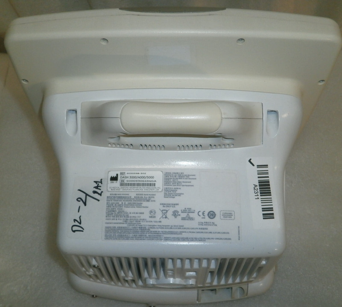 GE Dash 5000 Patient Monitor w/ 1 Bad Battery (no cord included)