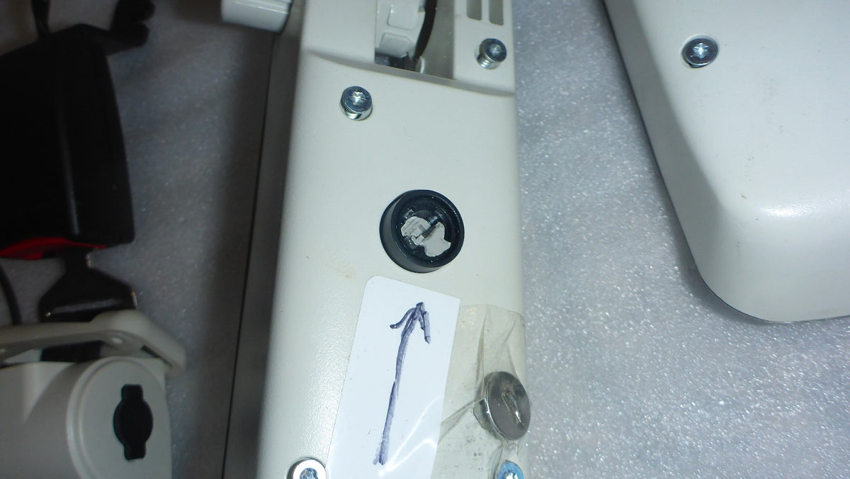2022 HOME GLIDE STAIR LIFT ARM LET AND RIGHT AND SEAT BELT - Key Port Broken