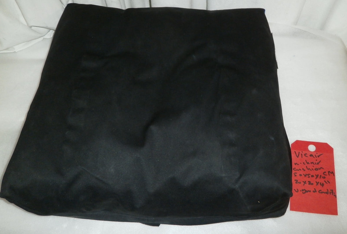 VICAIR WHEELCHAIR CUSHION 20X20X4 INCH WITH COVER GOOD CONDITION