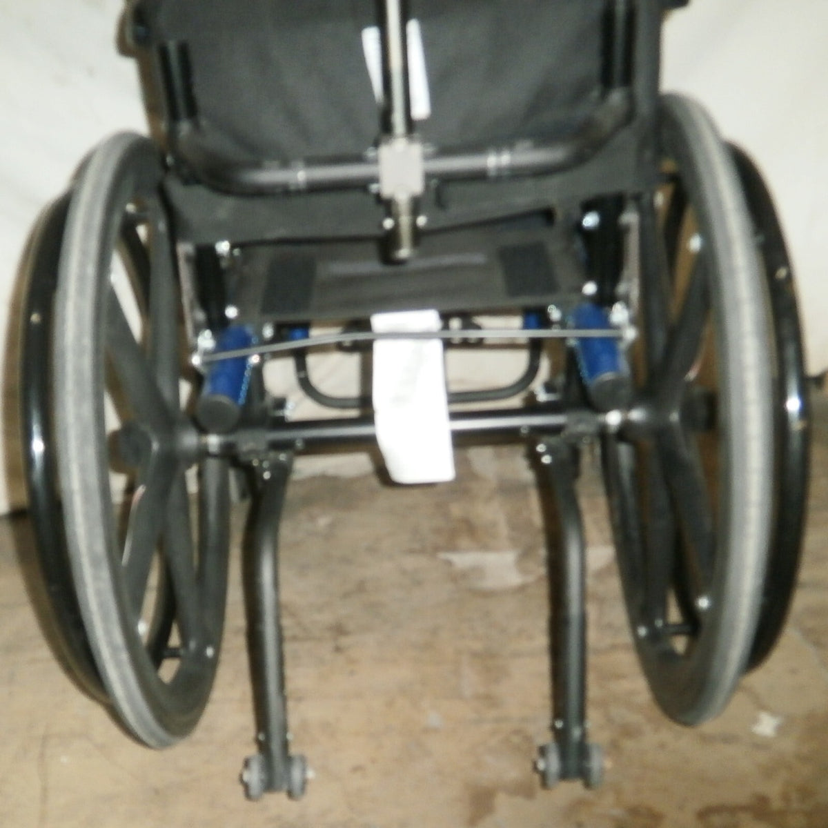 KI MOBILITY TSUNAMI TSLW003902 w.ch. 14" seat MAX CAPACITY UP TO 165 LBS