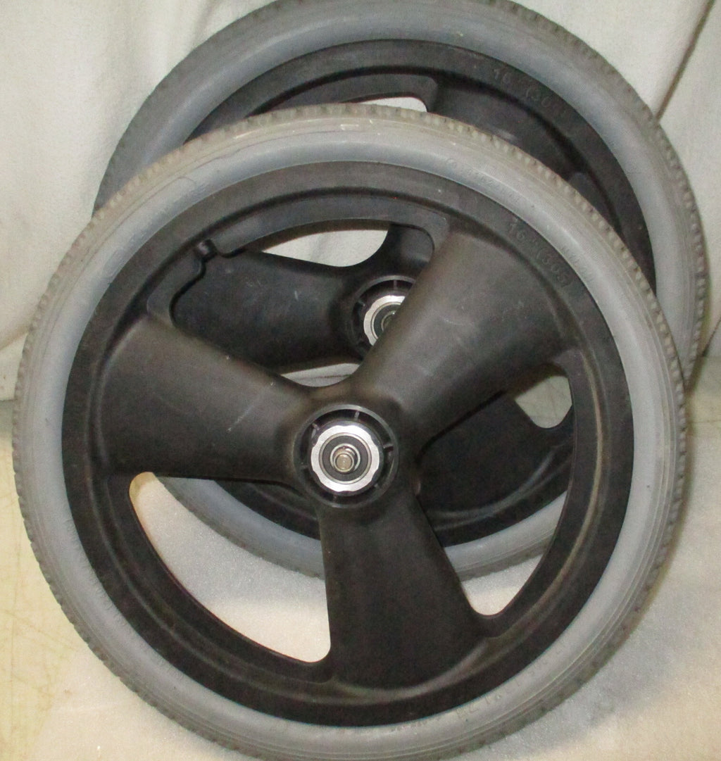 PRIMO WHEELS 16 x 1.75 WITH RIMS GOOD CONDITION WITH AXIS