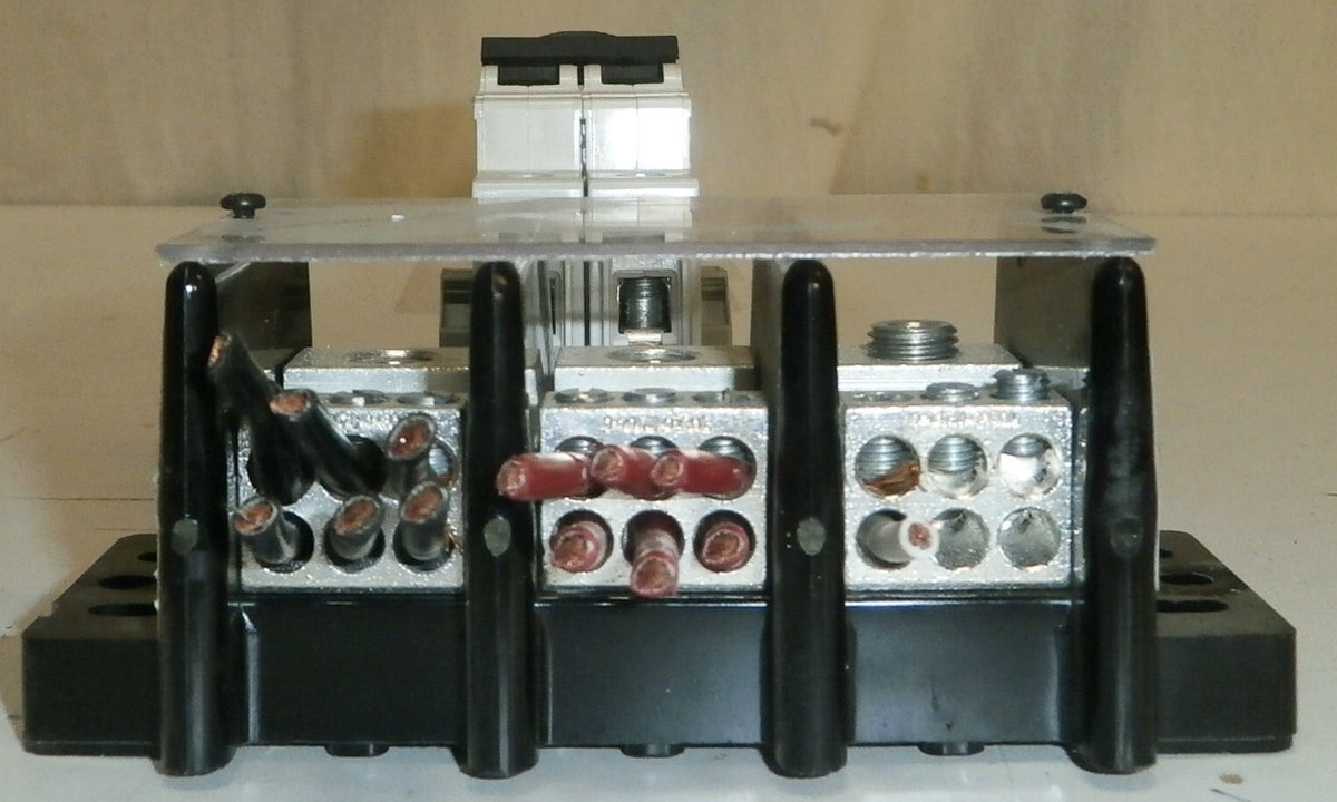 ABB 60A 10kA E212323 Circuit Breaker + BUSS 16021-3 Power Distribution Block