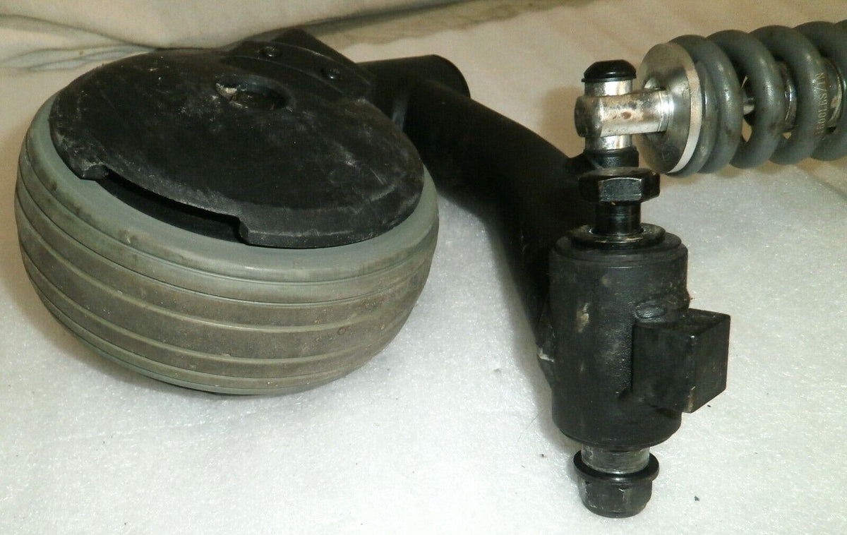 SET OF 2 QUANTUM Q6 EDGE 2016 CASTERS WITH FRAME AND ABSORBER GOOD AS PICTURES