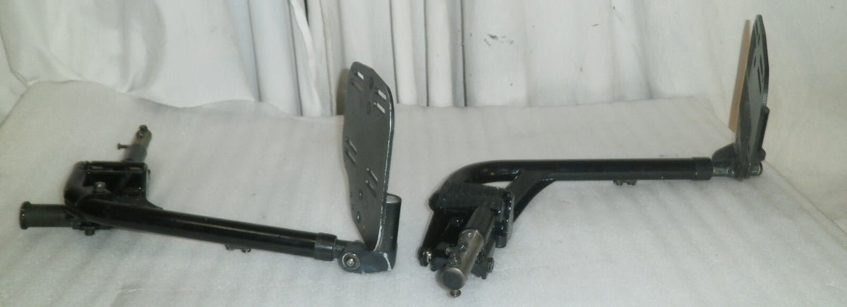 SET OF WHEELCHAIR FOOT REST GOOD CONDITION WITH MOUNT PLATES DIMENSION AS PHOTO